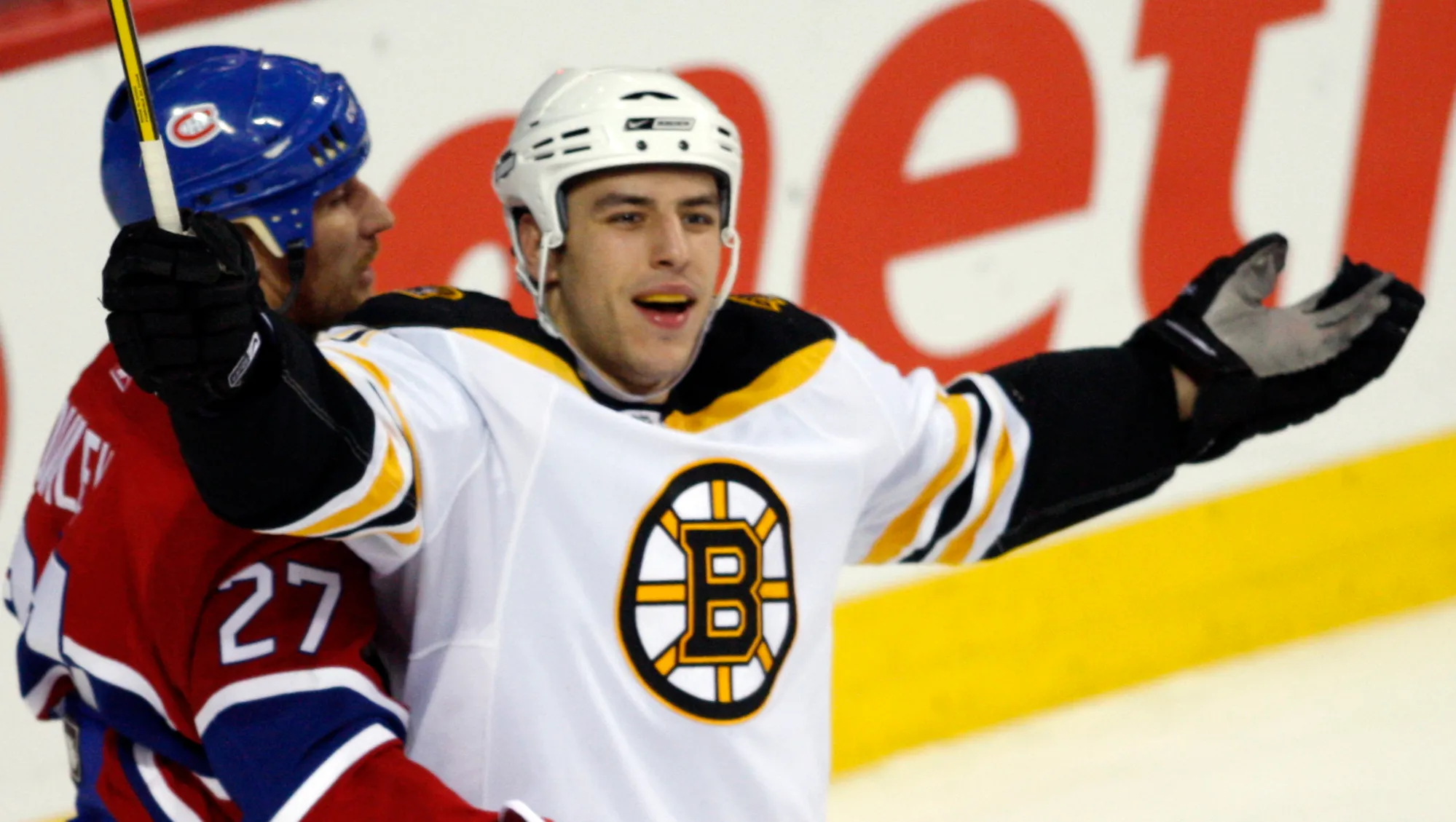 Watch Zdeno Chara fight with Evander Kane during the Bruins' 4-1 win over  the Sharks